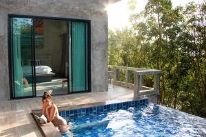 Stylish Pool Villa - 10 Mins Walk To The Beach