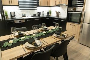 Stylishly decorated house - Free Private Parking & Fibre Internet!