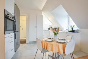 LOVELY TOP FLOOR Apart COPENHAGEN NEAR AIRPORT, METRO AND THE BEACH