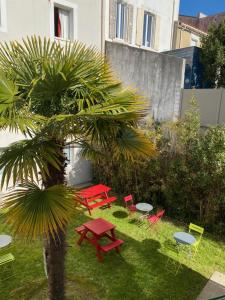 Hotels B&B HOTEL Les Sables-d'Olonne Centre Gare : photos des chambres