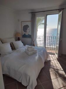 Frontline Beach Apartment, La Perla de la Bahia, Bahia de Casares - Estepona