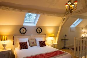 B&B / Chambres d'hotes La Folie Saint Julien : Chambre Quadruple en Duplex - Vue sur Jardin