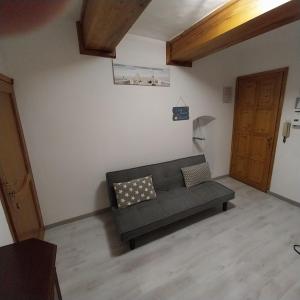 ANFORA HOUSE