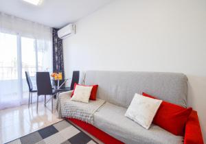 Schöne Wohnung mit Pool , Wi-Fi und privat Garage