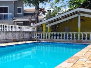 Incrível, piscina e a 3 min da praia