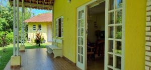 Incrível, piscina e a 3 min da praia