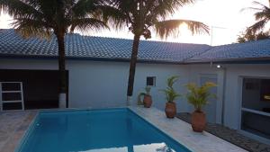 Casa c piscna em cond. fechado