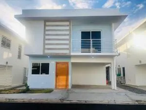 Casa en Baní cerca de la playa - Pajarito