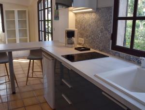 Eucalyptus, calme entouré de verdure et près de la mer