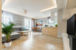 Apartament Jana Kazimierza 47 - 2 rooms, 70m2, Balkon, Parking, szybkie WI-FI