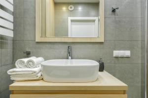 Apartament Jana Kazimierza 47 - 2 rooms, 70m2, Balkon, Parking, szybkie WI-FI