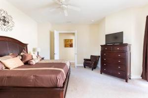 ReResort pool home with hot tub 4 bedrooms