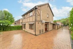 Extensive 4 bed close to Peterborough - March