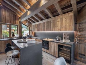 Chalet 5 chambres avec sauna et hammam, centre de Saint Martin - FR-1-570-31