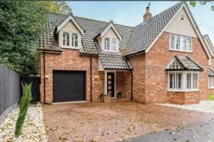 Passing Moon- Filby (Norfolk Broads) - Clippesby