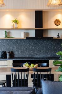 Isla Luxury Apartments - Private Rooftop with Hot tub - 100m from Beach