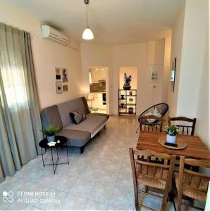 Anastasias Garden - Yellow Apartment