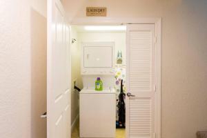 ReResort Townhome - minutes from Disney!