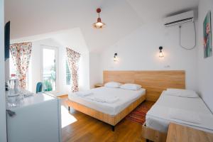 Laguna Beach Club Bazaleti Lake