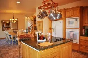 Mercer Lake Estate - Mapleton