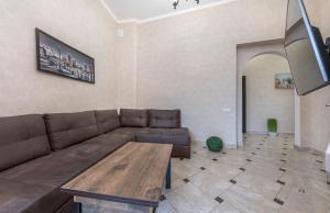 Maidan, Khreschatyk 3BR