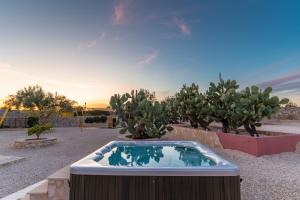 Casa Farlisa, antico baglio con piscina