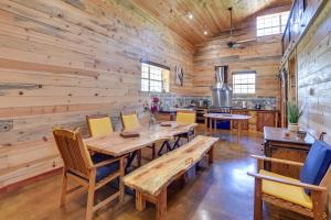 Early Cabin with Deck about 20 Mi to Lake Brownwood!