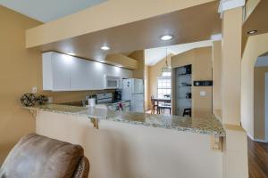 Branson Condo with Pool 2 Mi to Table Rock Lake