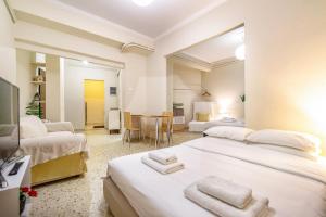 Zacharitsa APT at Acropolis up 4 guests by LODGESPOT