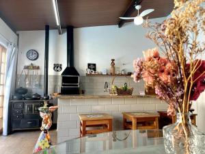 Casa Chalé na Barra da Tijuca Com Piscina Próximo a Praia