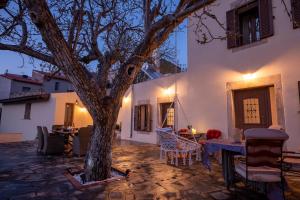 Walnut tree Villa Ano Archanes-10km from Heraklion