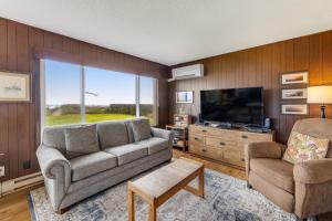 Waters Edge Oceanside Home