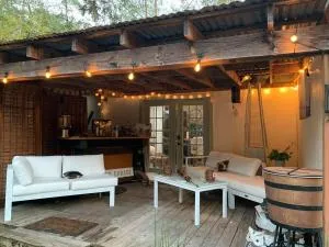 Spacious Parking Cozy 2 Bedroom Cottage House with plenty parking - بيكايون