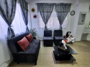 primer piso de 2 habitaciones, sala, comedor, capacidad 4 personas