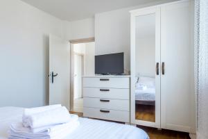 Apartments with parking space Sibenik - 21075