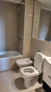 Moderno dpto 1 dorm cerca de hospitales y terminal 4 personas