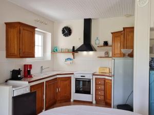 Maisons de vacances Gite Cendrieux, 4 pieces, 6 personnes - FR-1-616-68 : photos des chambres