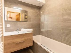 Appartement 6 pers, 2 chambres, balcon, parking, WIFI - FR-1-291-889