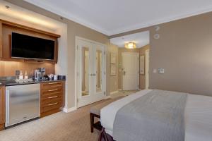 Stunning Balcony Strip View MGM SignatureFree Valet