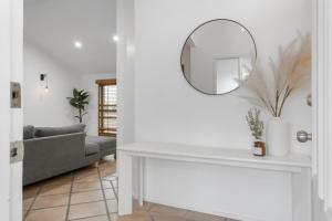 Spacious 4 Bedroom Entire Home with Pool - Robina, Gold Coast