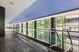 Large elevated apartment St Leonards