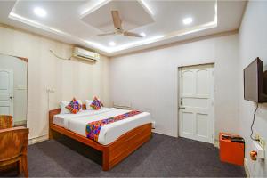 FabHotel Saltlake Regency - 14km from Anandlok Hospital
