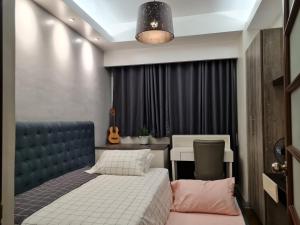 Huge condo unit near Burgos Circle, St Lukes, Shangri-La - P Hamptons T1