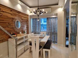 Huge condo unit near Burgos Circle, St Lukes, Shangri-La - P Hamptons T1
