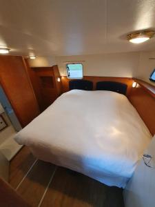 Bateaux-hotels Magnifique bateau au coeur du Nivernais a l'etang de BAYE : photos des chambres