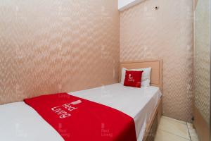 RedLiving Apartemen Tamansari Panoramic - Rasya Room