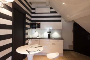 Appartements Maison du colombier : Studio de Luxe - Vue sur Église