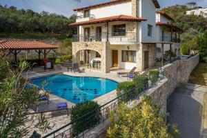 Villa Stefaniapoolgardensea view3bdrms3bthrms