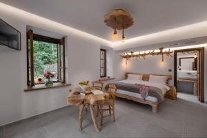 Deluxe King Suite room in Palios Stathmos
