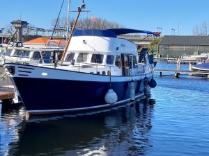 Motor Yacht Almaz